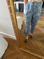 Charger l&#39;image dans la galerie, Pantalon fluide American Vintage bleu à motifs blancs
