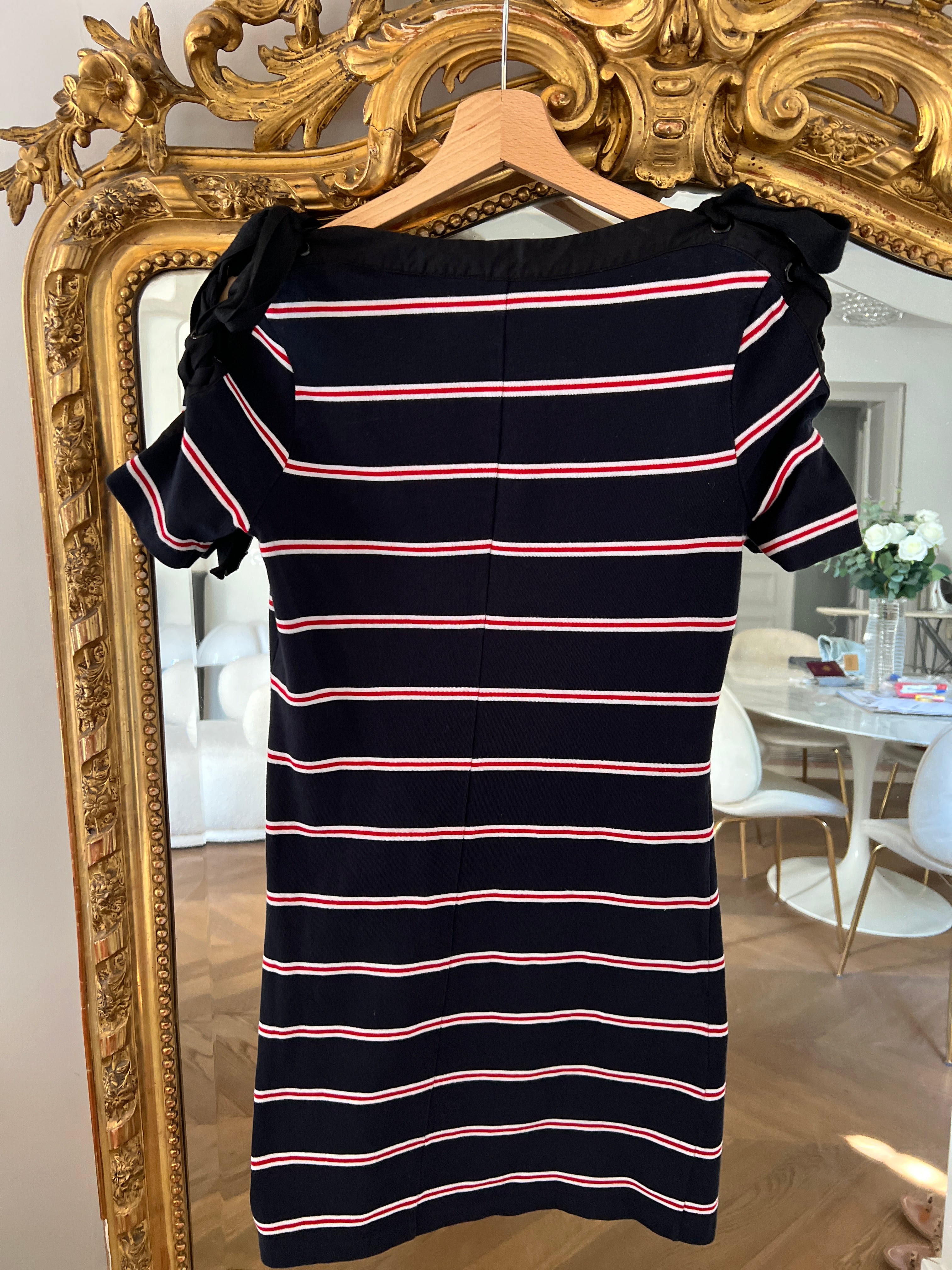 Robe Claudie Pierlot Marinière bleu marine à rayures rouge