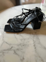 Charger l'image dans la galerie, Ariane Brodier Sandales Zara noires à talons
