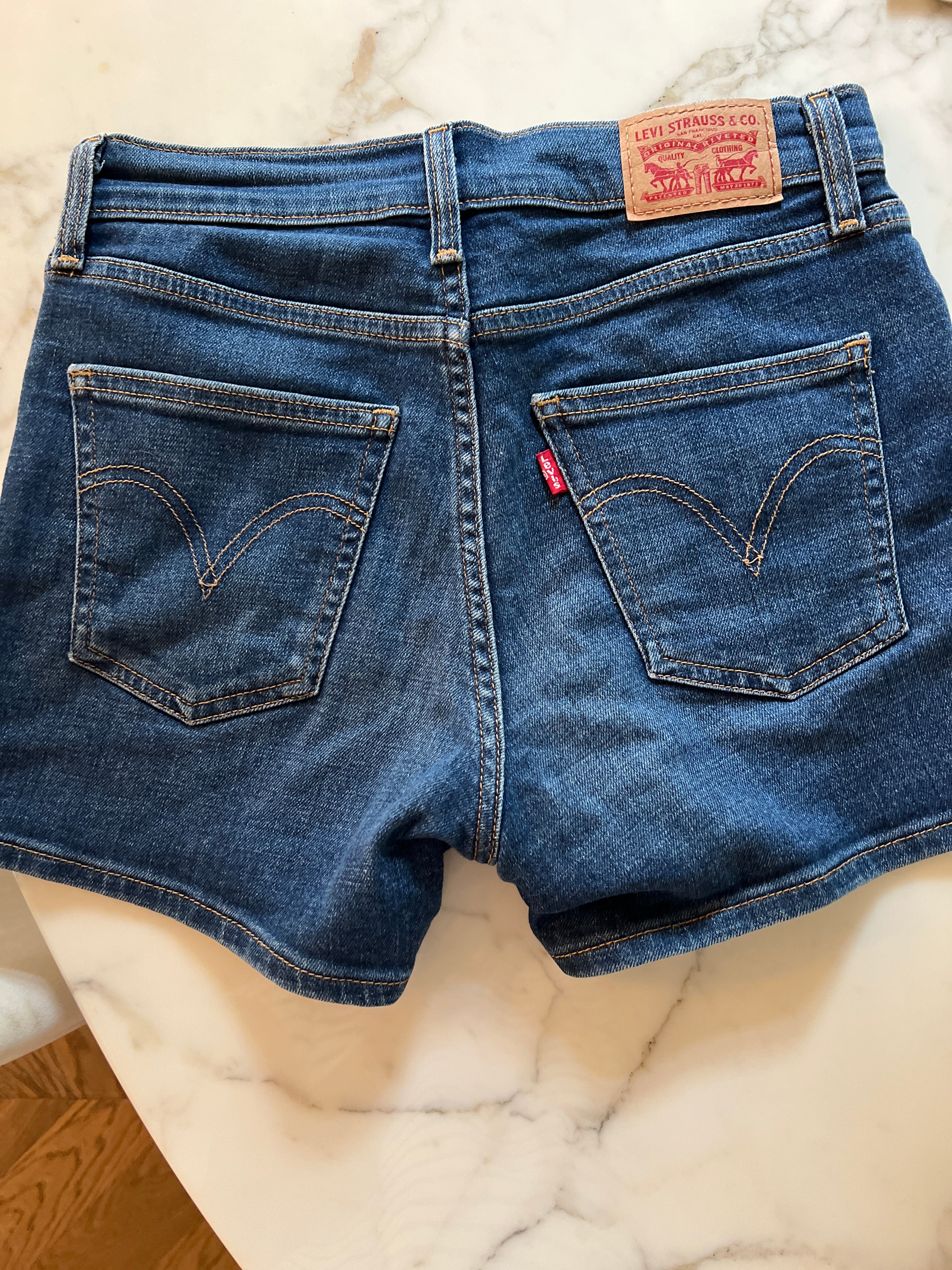 Short Levis brut classique