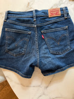 Charger l&#39;image dans la galerie, Short Levis brut classique
