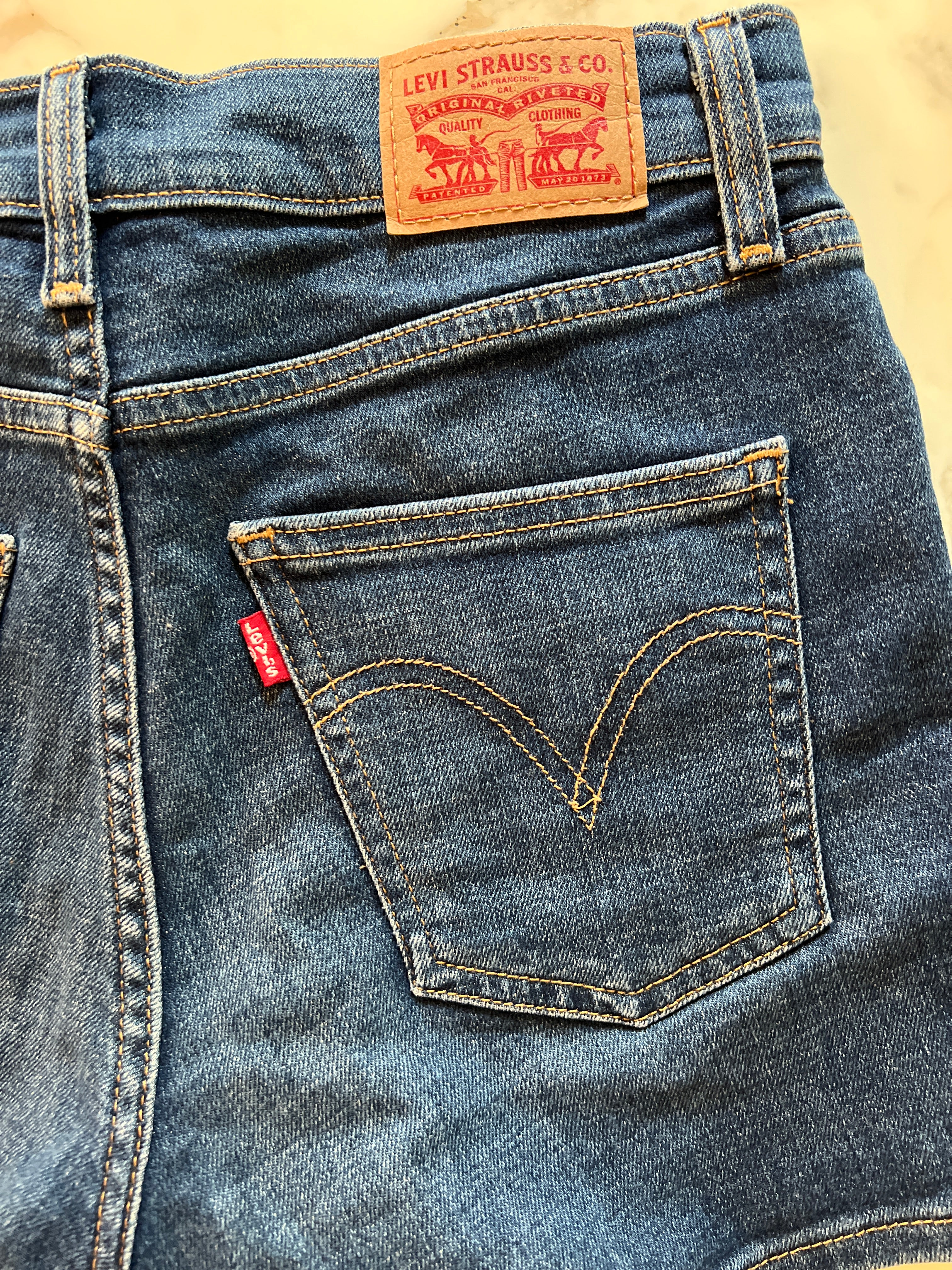 Short Levis brut classique