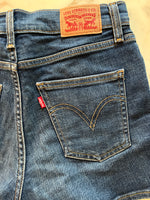 Charger l&#39;image dans la galerie, Short Levis brut classique
