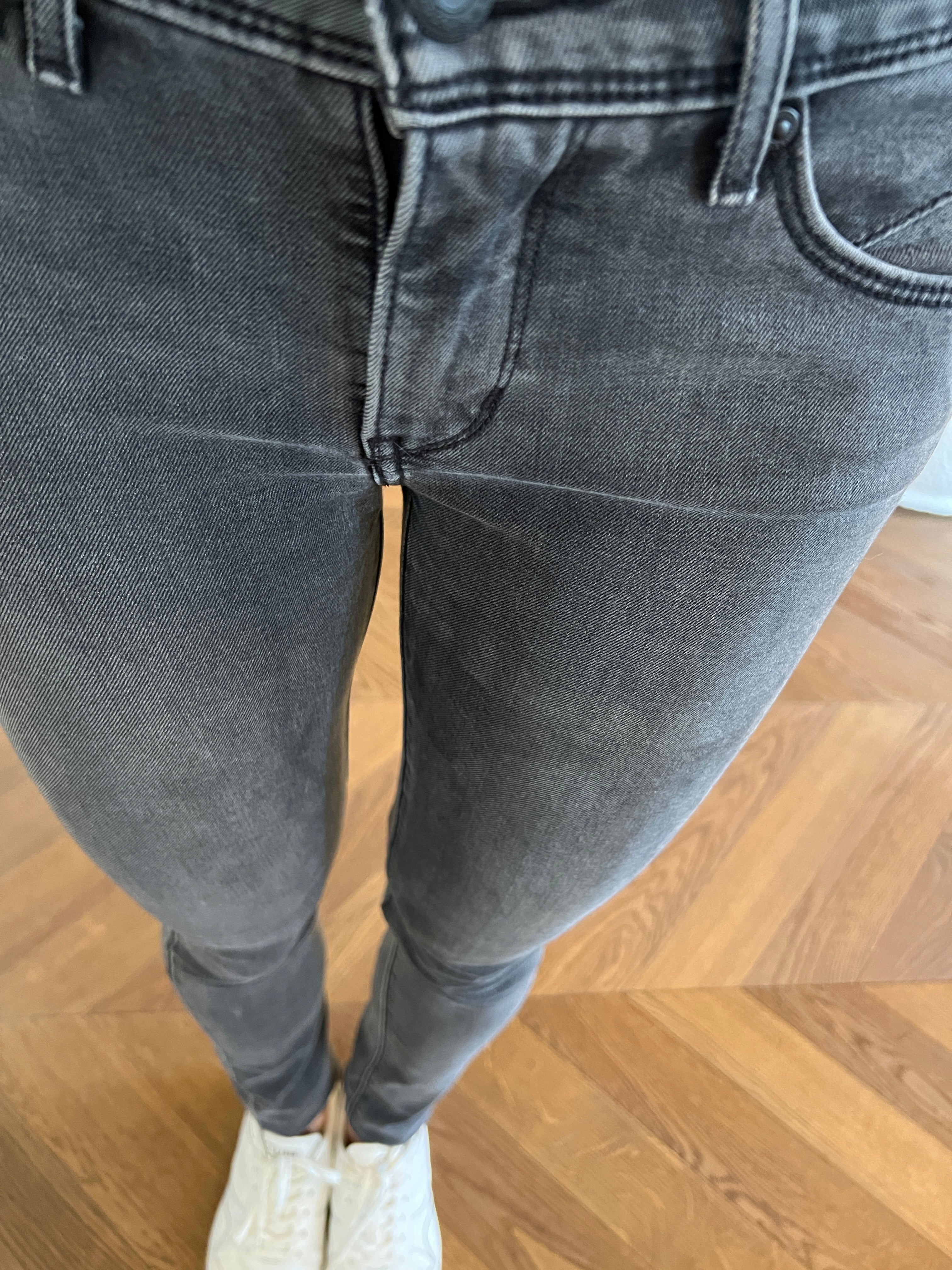 Jean Levis Mid Rise skinny gris