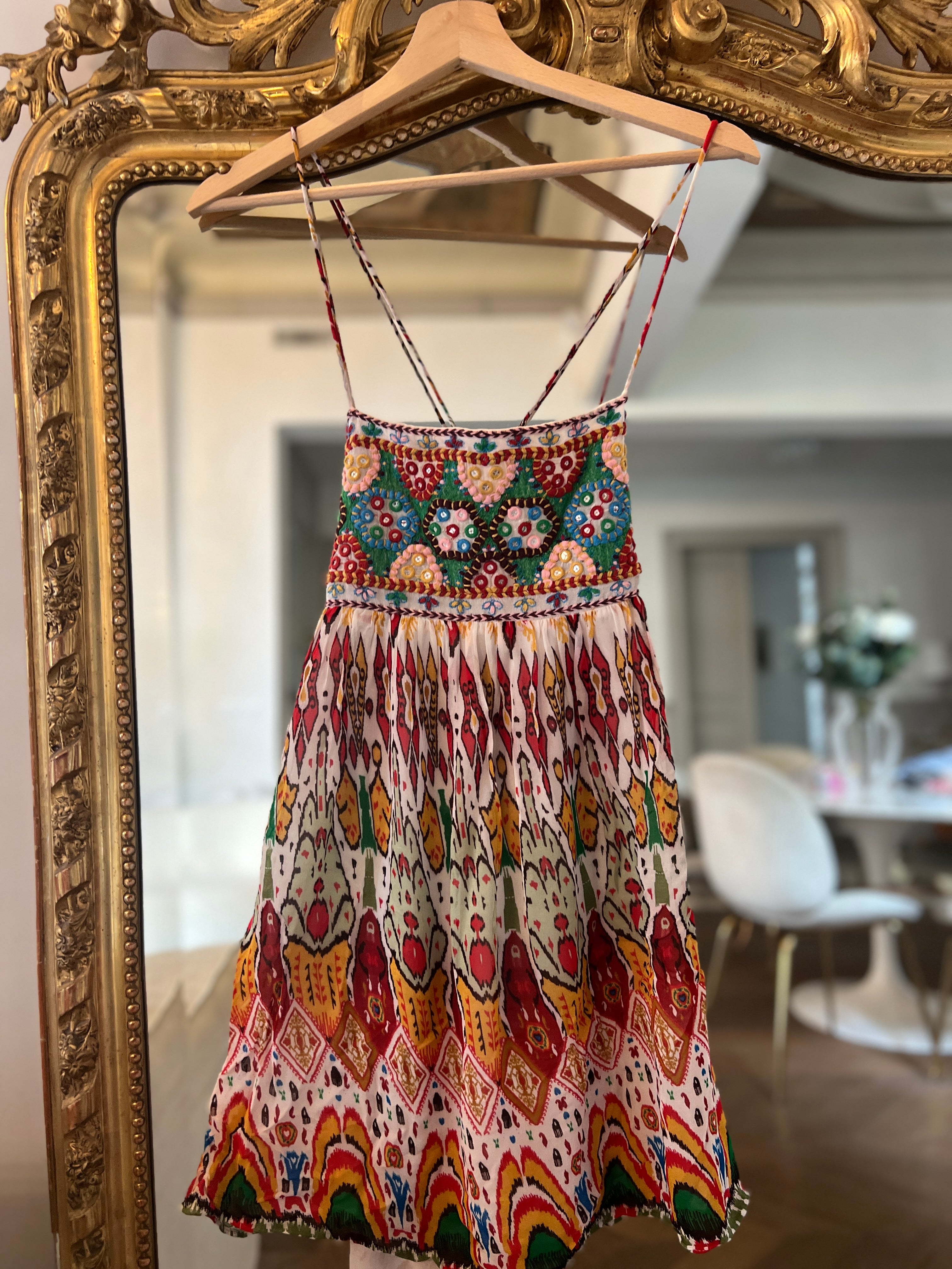 Ariane Brodier Robe à bretelles dos croisé Zara colorée