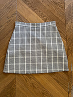 Charger l&#39;image dans la galerie, Kookai - Jupe à carreaux trapèze grise
