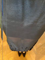 Charger l&#39;image dans la galerie, H&amp;M - Jupe Edition à perles noires
