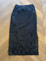 Charger l&#39;image dans la galerie, H&amp;M - Jupe Edition à perles noires
