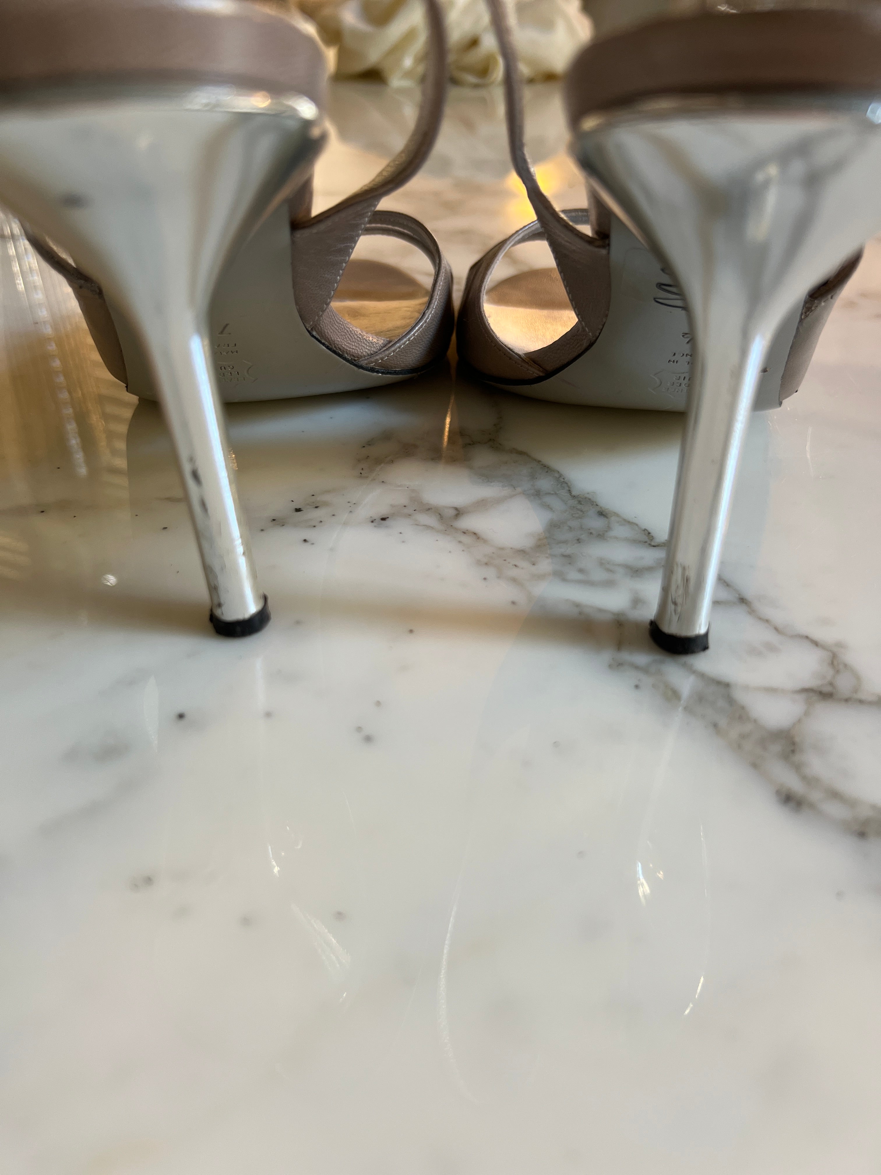 Sandales à talons Charles Jourdan grises