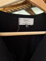 Charger l&#39;image dans la galerie, Blouse SAAJ Paris noire boutons dorées
