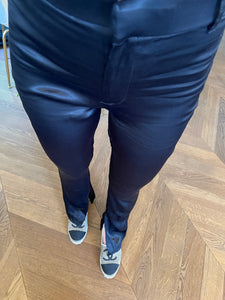 Aurianne Sinacola Pantalon noir satiné Zara