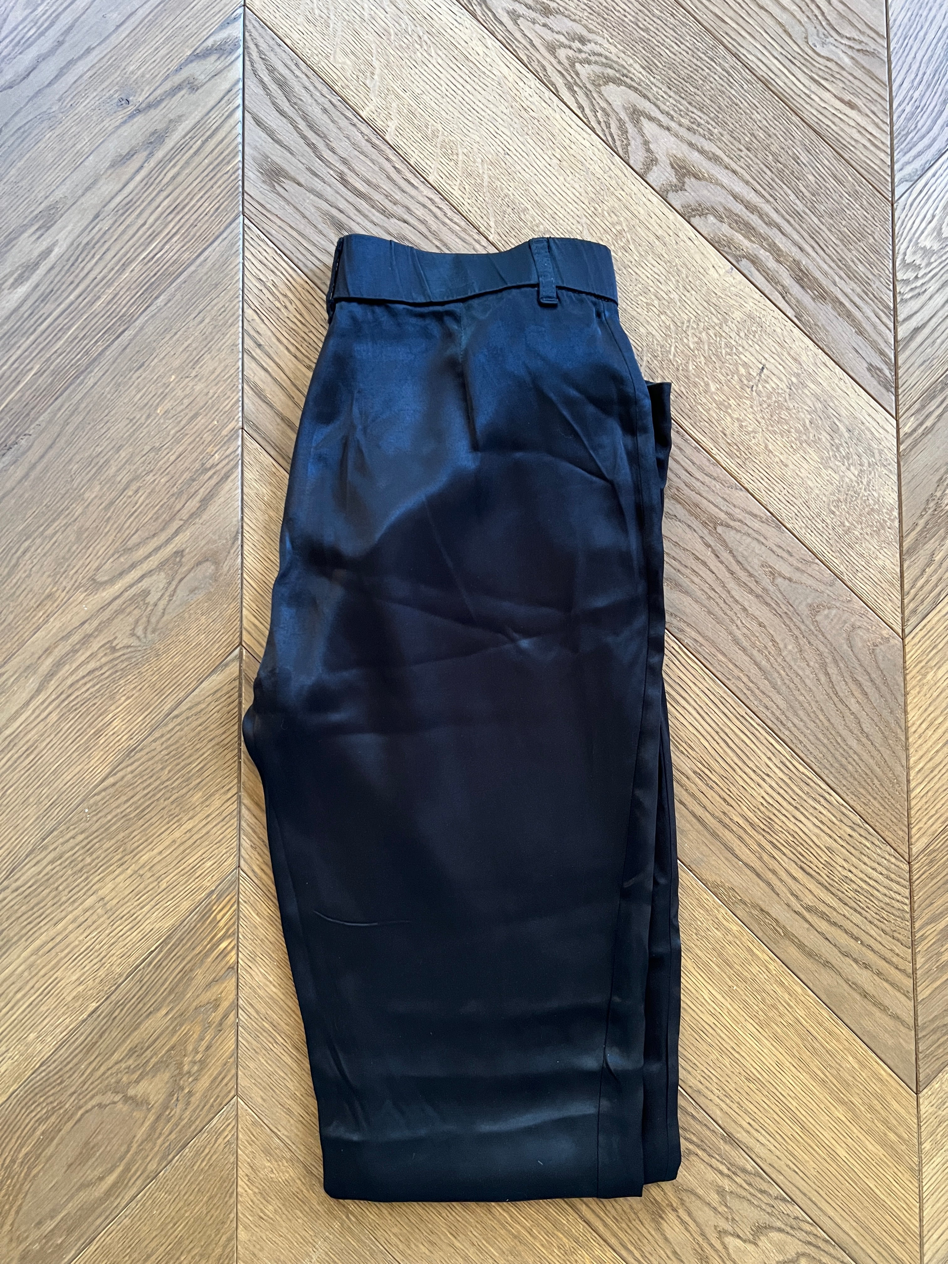 Aurianne Sinacola Pantalon noir satiné Zara