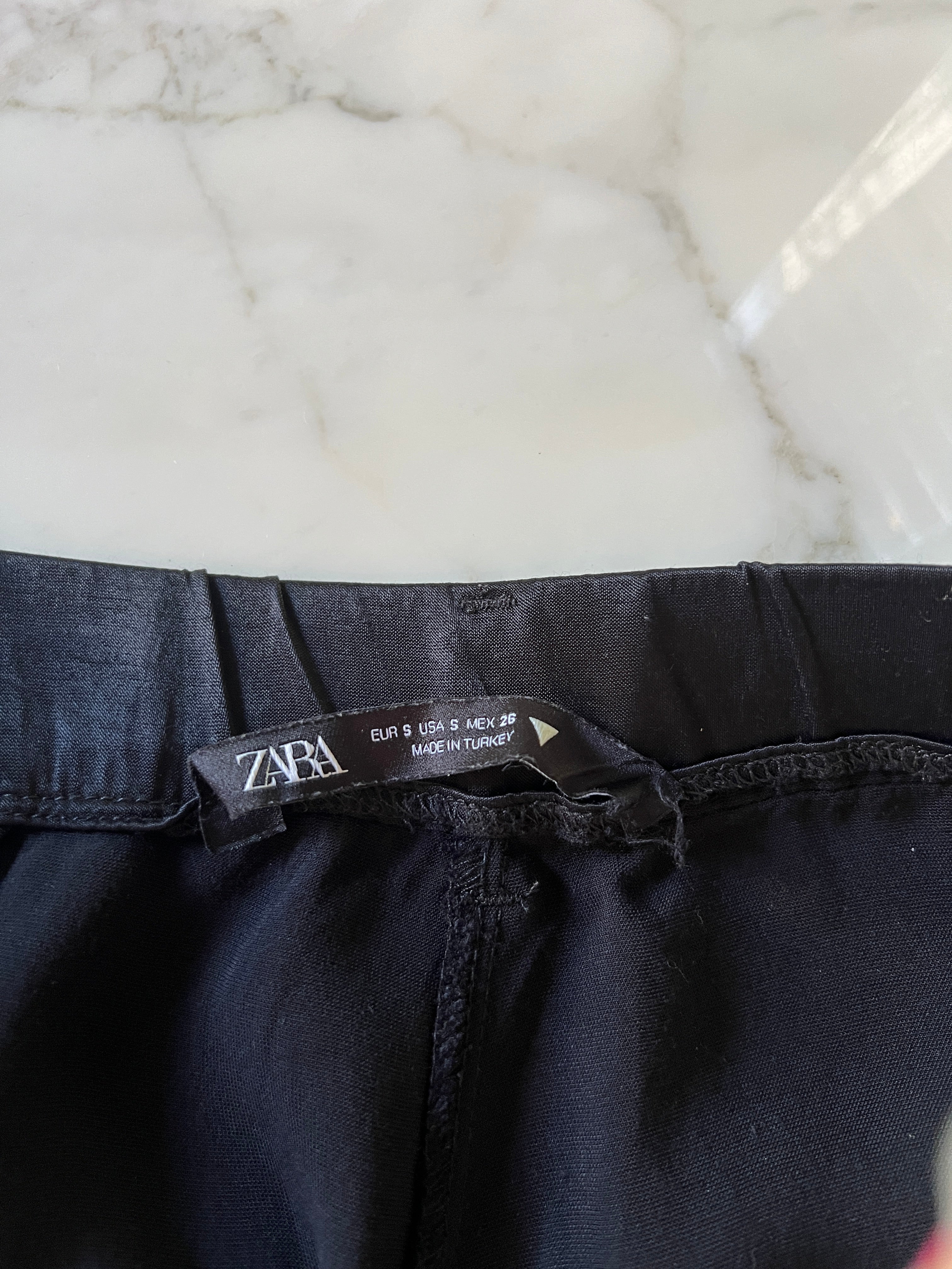 Aurianne Sinacola Pantalon noir satiné Zara