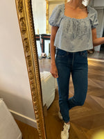 Charger l&#39;image dans la galerie, Aurianne Sinacola Crop top Zara bleu clair porté épaules
