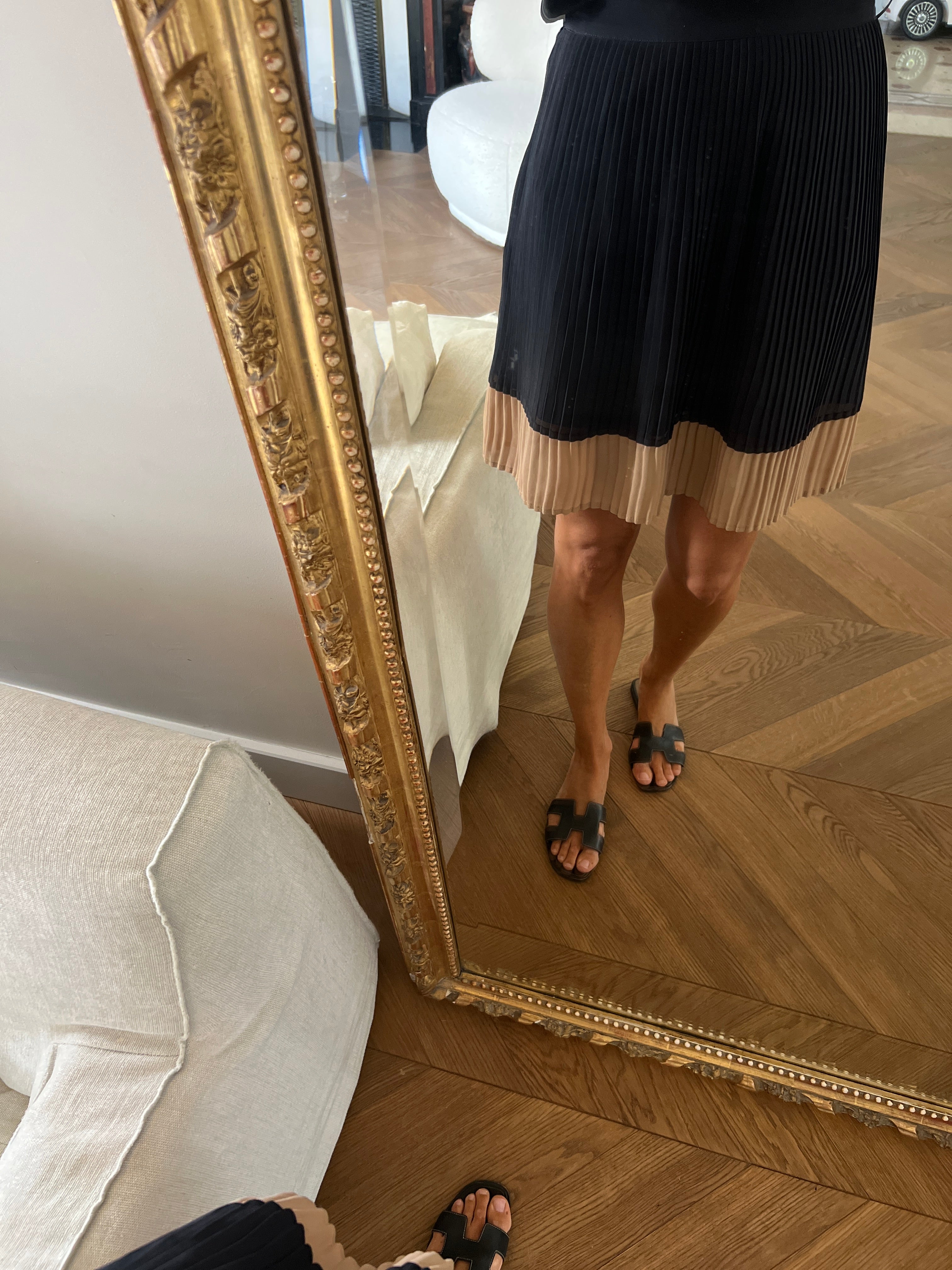 Jupe Vila plissée noire bas beige