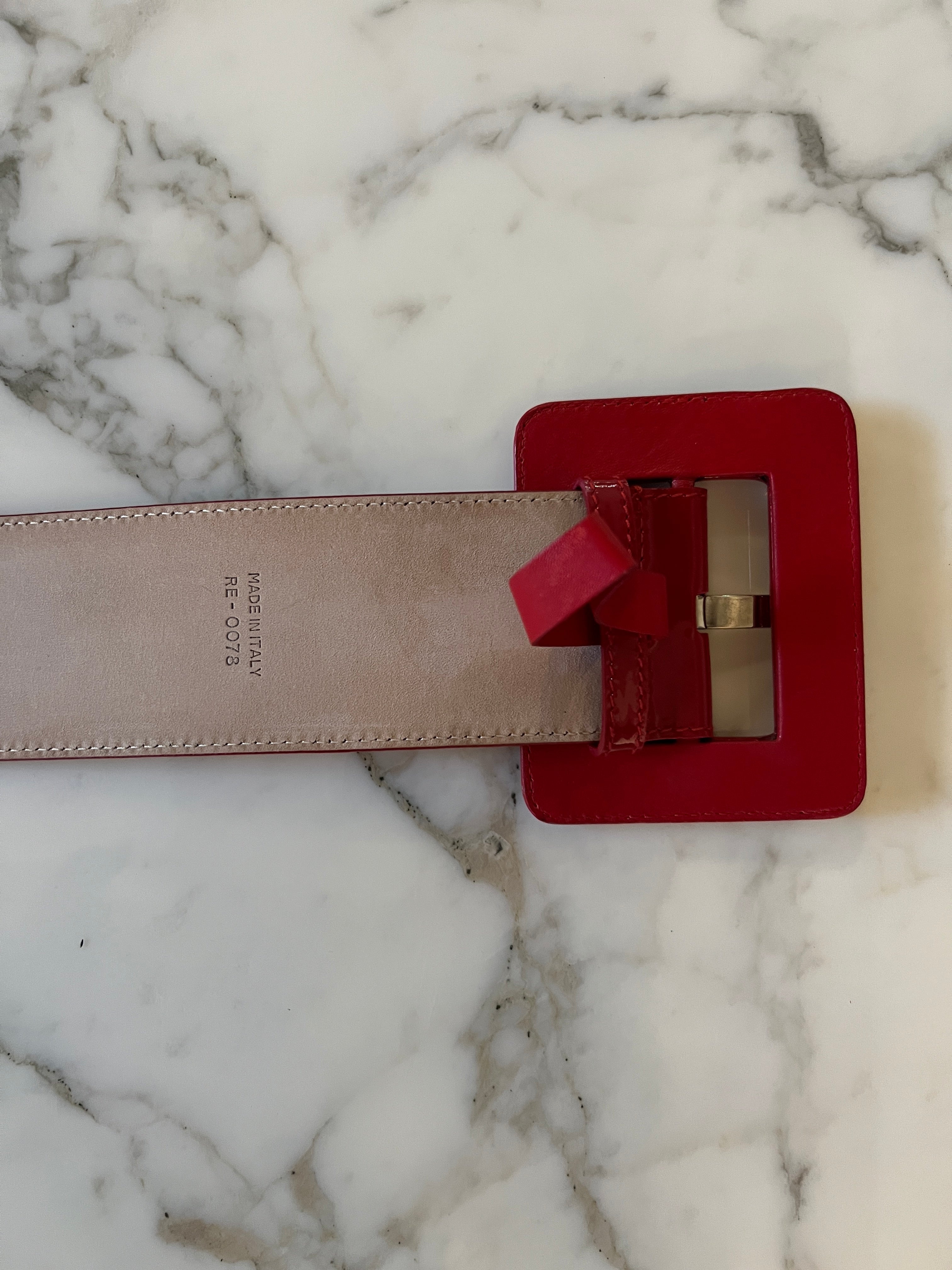 Ceinture Dior rouge vernis