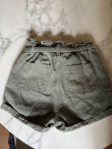 Aurianne Sinacola Short en jean Kaki Primark