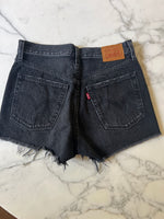 Charger l&#39;image dans la galerie, Short en Jean Levis noir 501
