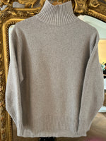 Charger l&#39;image dans la galerie, Aurianne Sinacola Pull beige Whoo col montant
