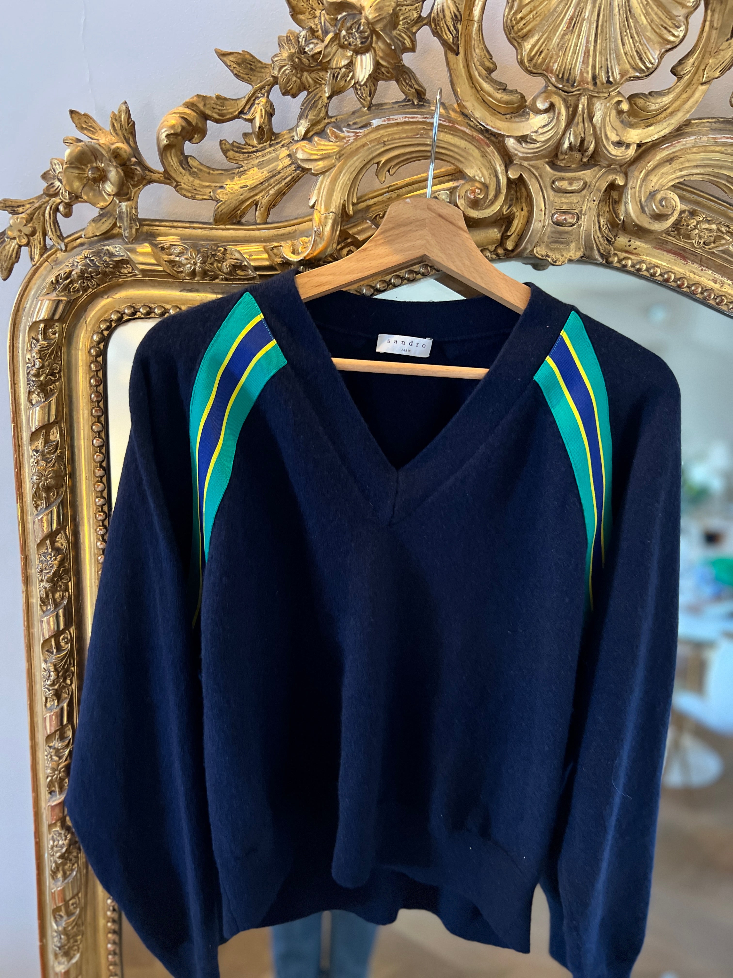 Pull Sandro bleu marine en laine et cachemire avec bandes vertes