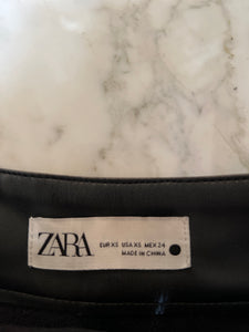 Aurianne Sinacola Jupe Zara simili cuir