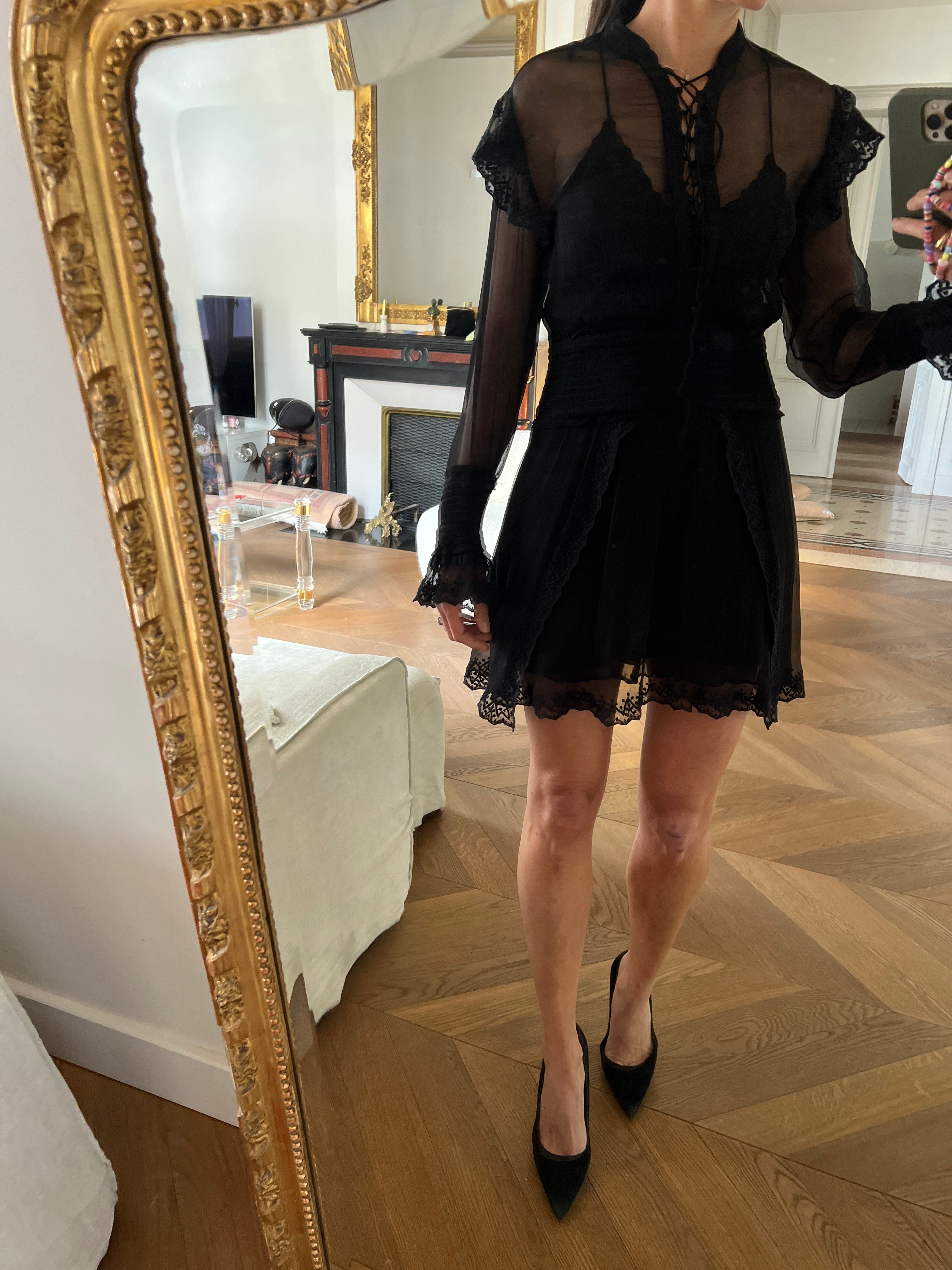 Robe Iro en soie noire fluide et courte