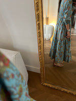 Charger l&#39;image dans la galerie, Aurianne Sinacola Robe Swarna Greece bleu à motifs
