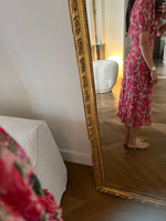 Charger l&#39;image dans la galerie, Robe longue The Kooples en soie à fleurs roses
