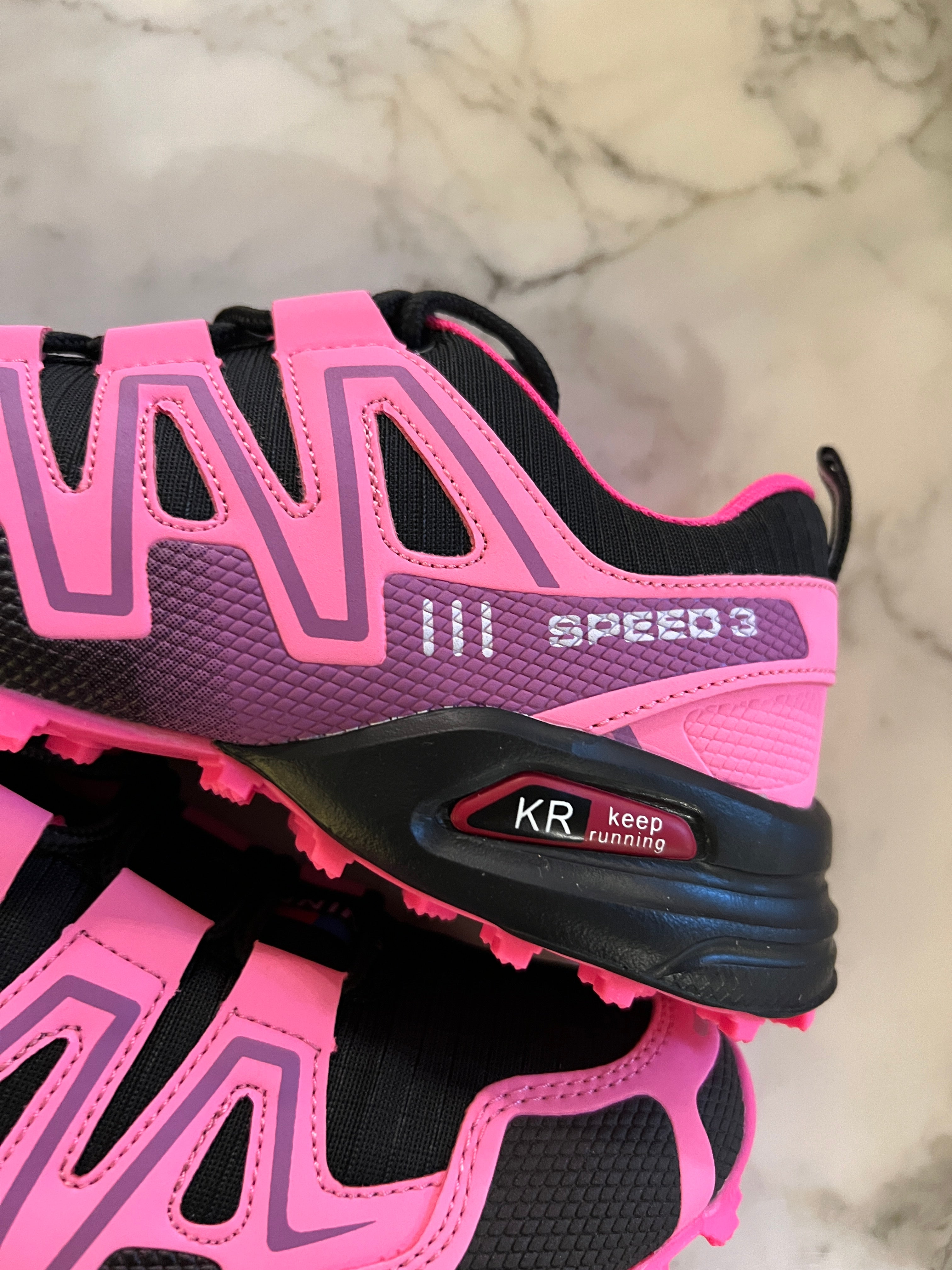 Baskets rose fluo à lacets