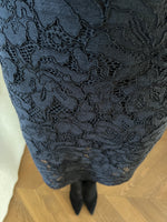 Charger l'image dans la galerie, Sandro - Jupe brodée noire mi longue
