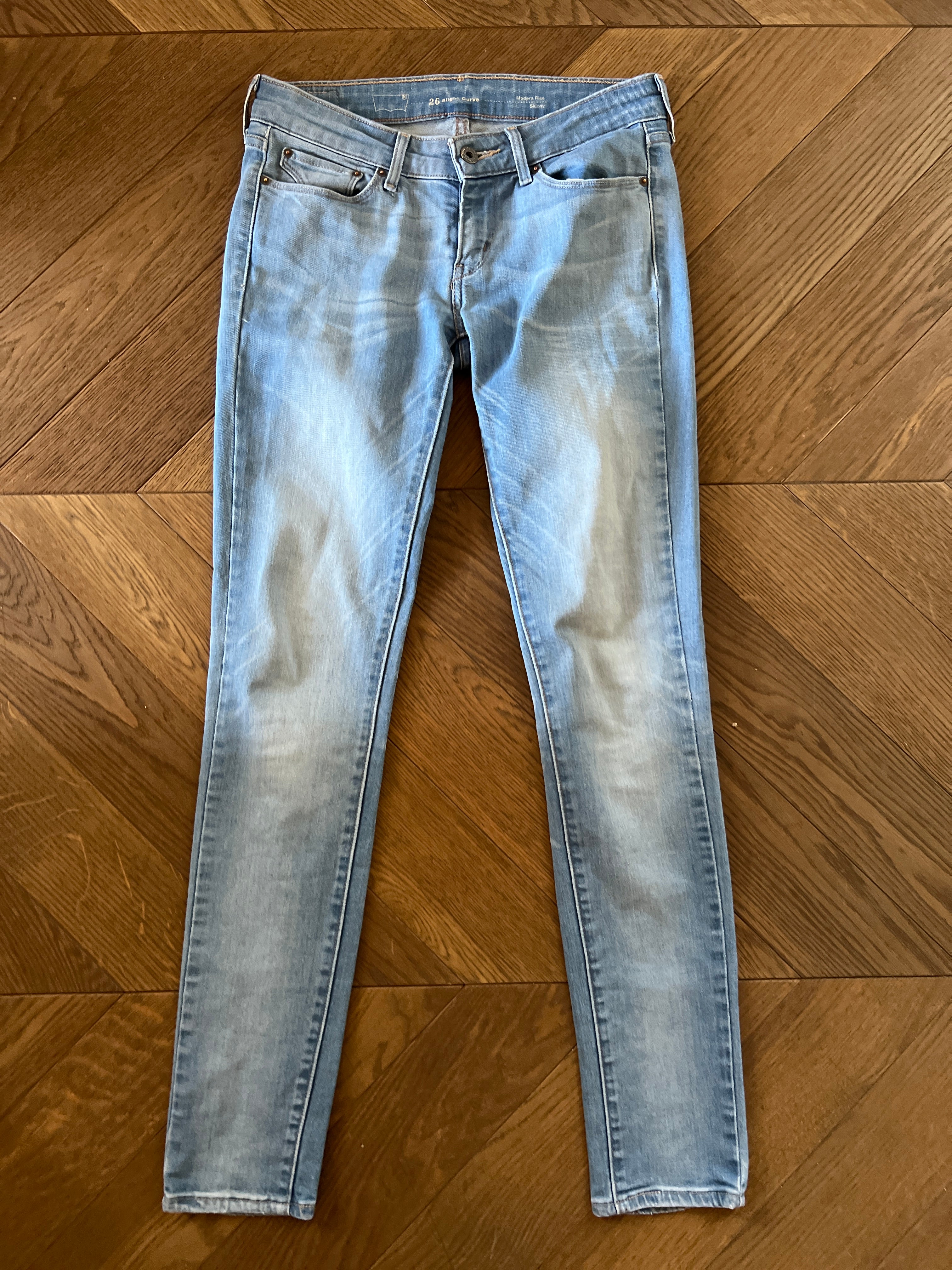 Jean Levis skinny bleu ciel