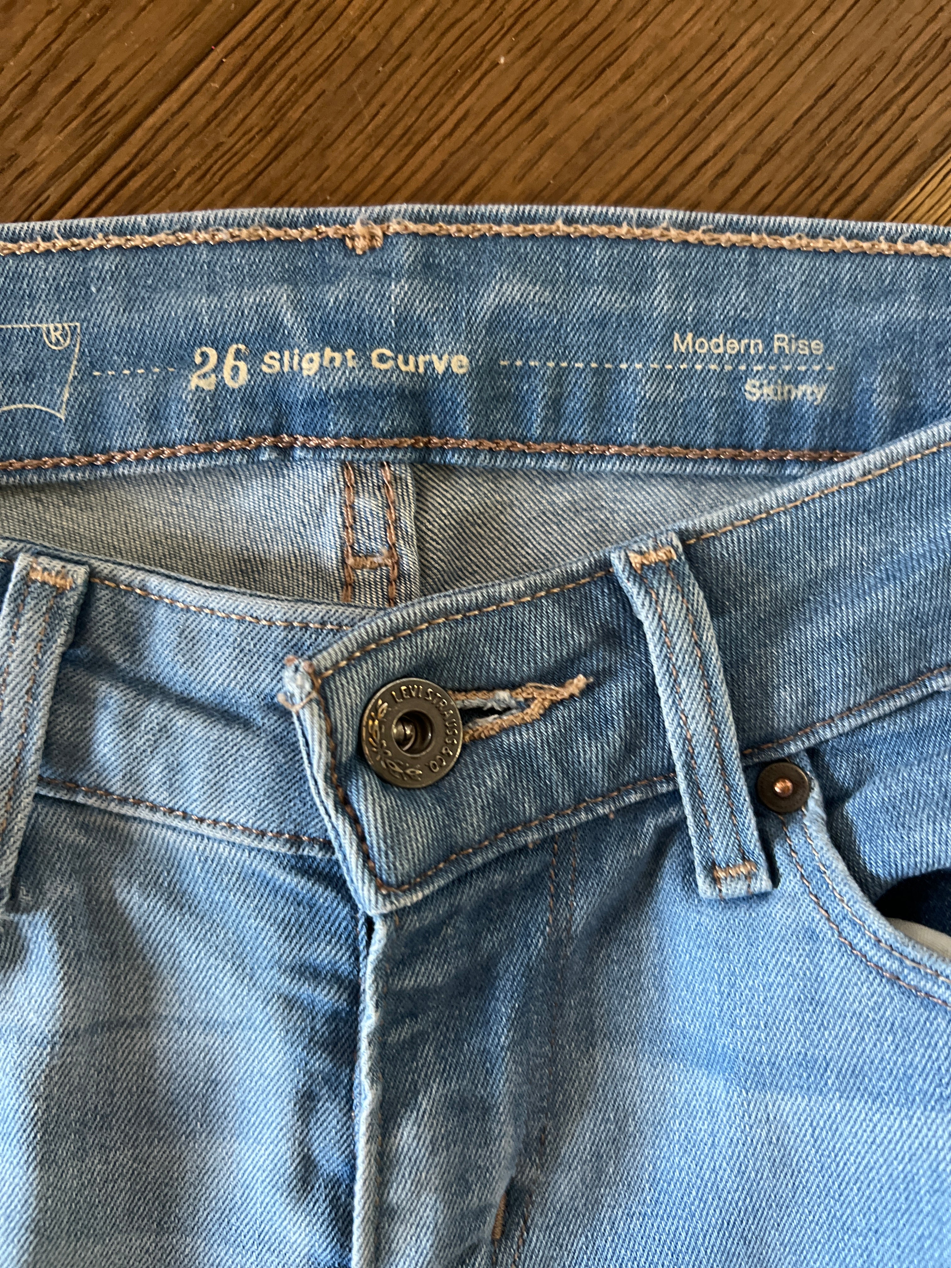 Jean Levis skinny bleu ciel