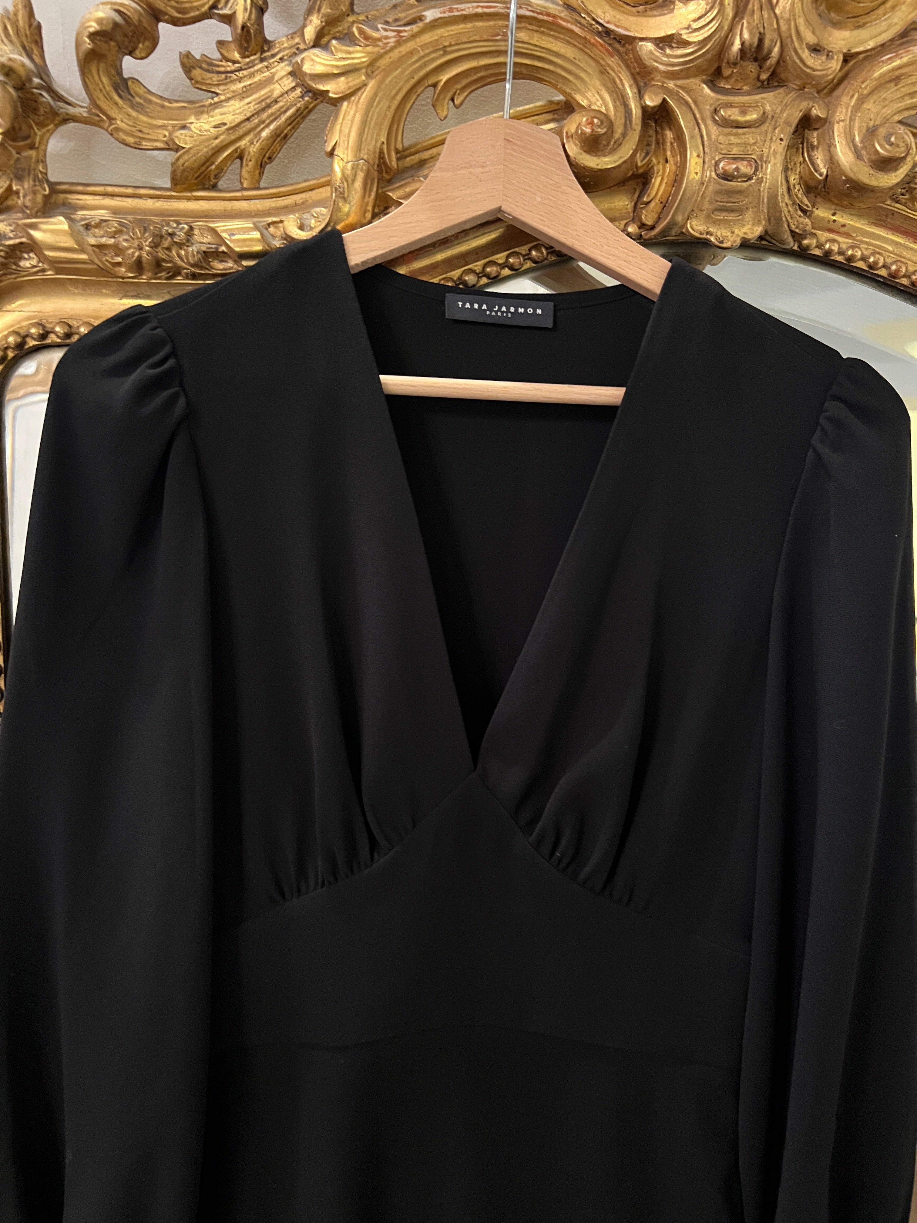 Tara Jarmon - Robe noire col V manches longues