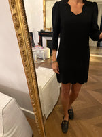 Charger l&#39;image dans la galerie, Claudie Pierlot - Robe noire col pétales
