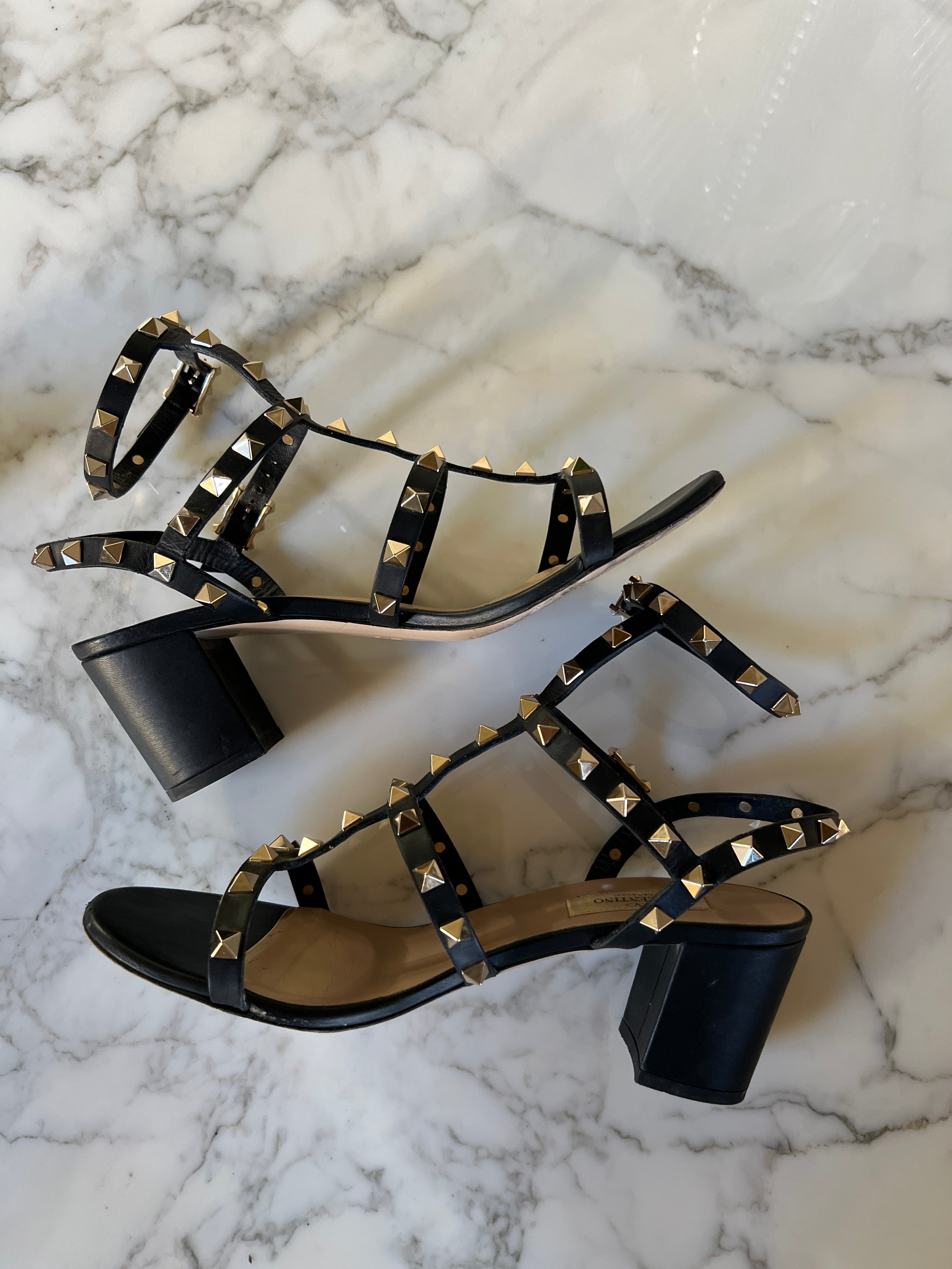 Sandales Valentino Rockstud à brides Noires