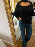 Charger l'image dans la galerie, Tara Jarmon - Pull noir en laine à perles col montant
