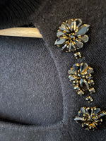 Charger l'image dans la galerie, Tara Jarmon - Pull noir en laine à perles col montant
