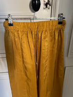 Charger l'image dans la galerie, Forte Forte - Pantalon moutarde en soie
