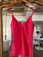 Charger l'image dans la galerie, Forte Forte - Débardeur en soie rose à fines bretelles
