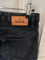 Charger l'image dans la galerie, Sezane - Jean noir fermeture boutons
