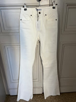 Charger l'image dans la galerie, Jeanne Vouland - Jean blanc évasé neuf avec étiquettes
