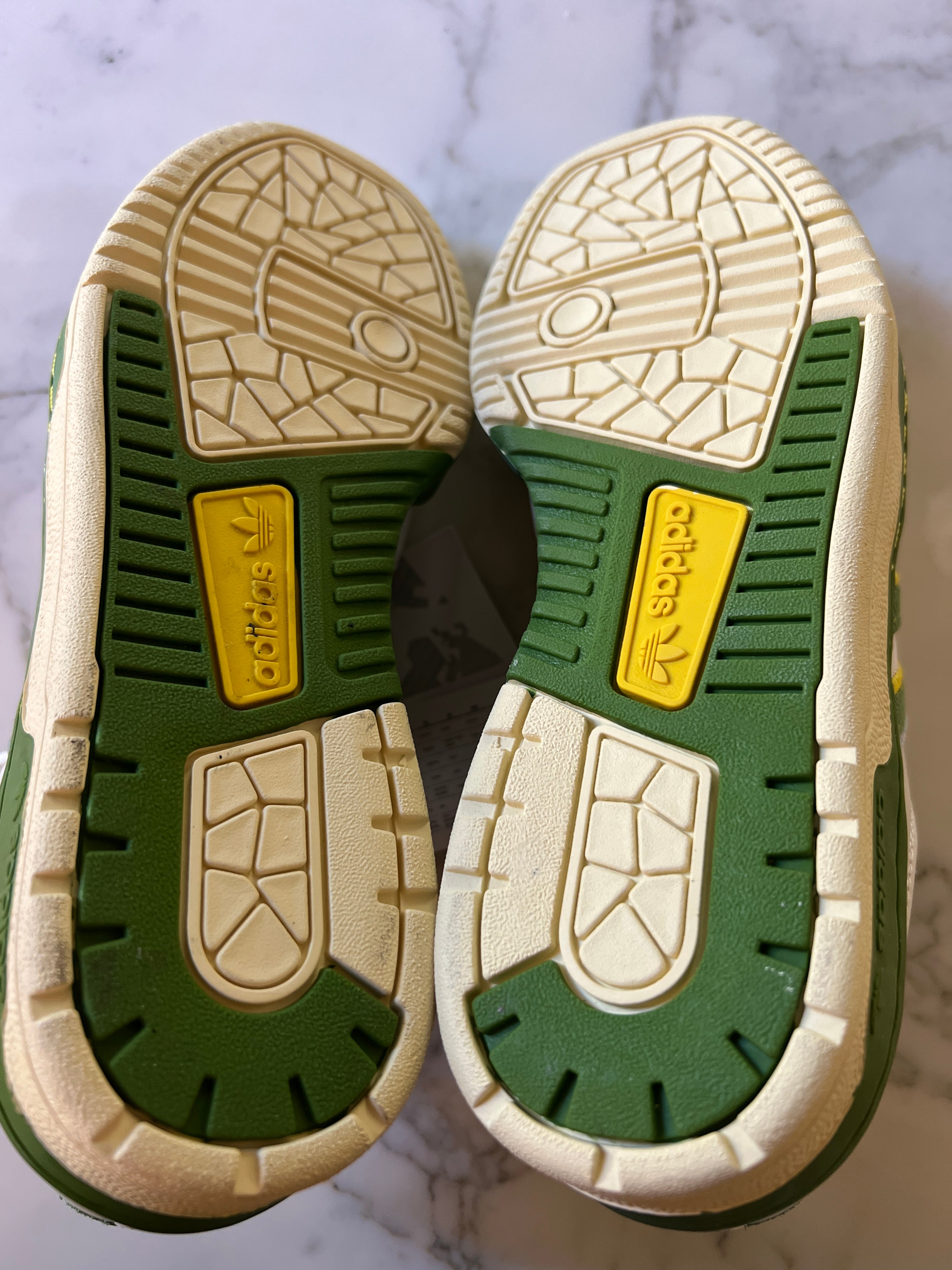 Adidas - Baskets Rivalry 86 beige et verte