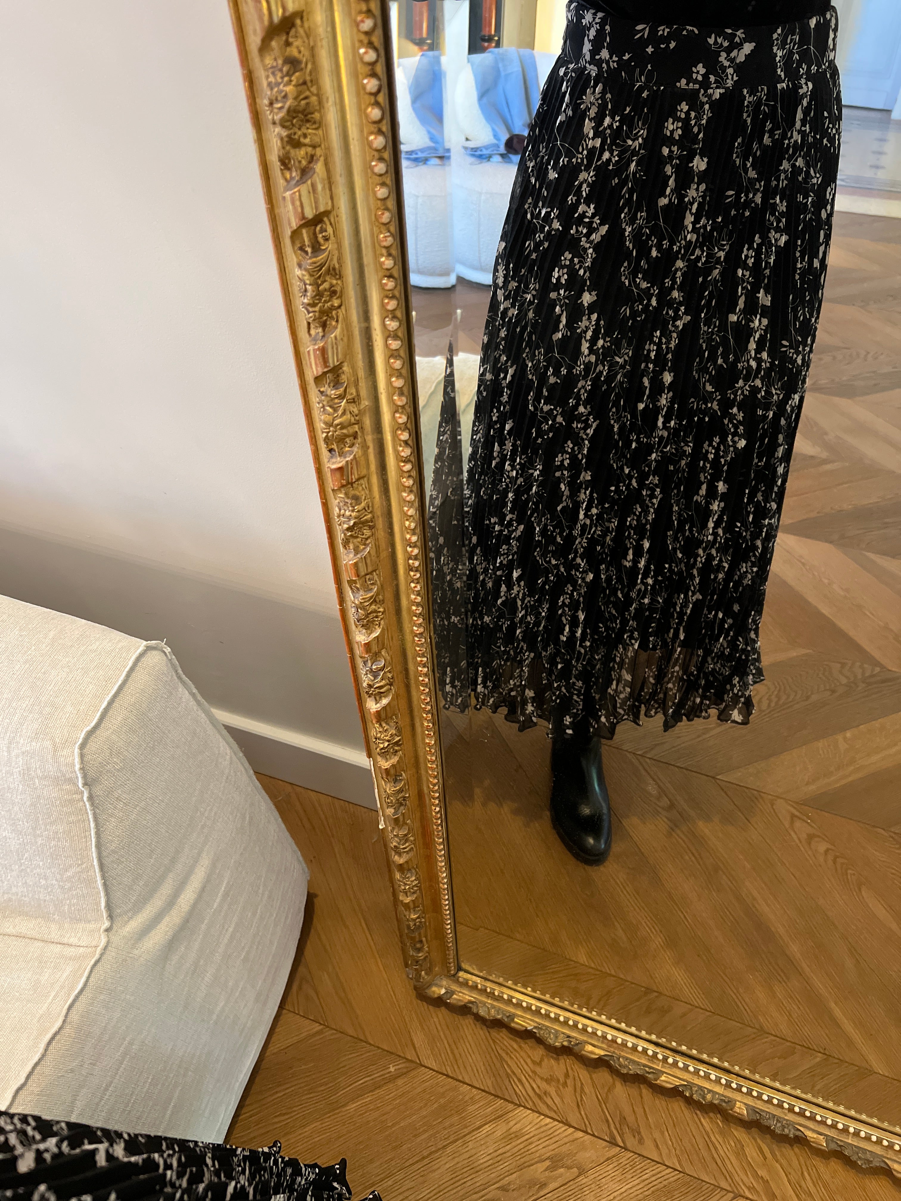 Ba&sh- Jupe plissée noir à fleurs beige