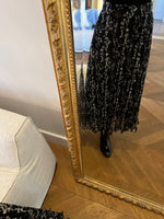 Charger l&#39;image dans la galerie, Ba&amp;sh- Jupe plissée noir à fleurs beige
