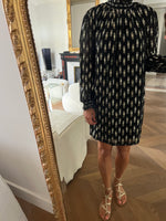 Charger l'image dans la galerie, Claudie Pierlot - Robe noire col montant irisé dorée
