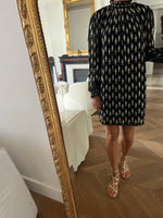 Charger l'image dans la galerie, Claudie Pierlot - Robe noire col montant irisé dorée
