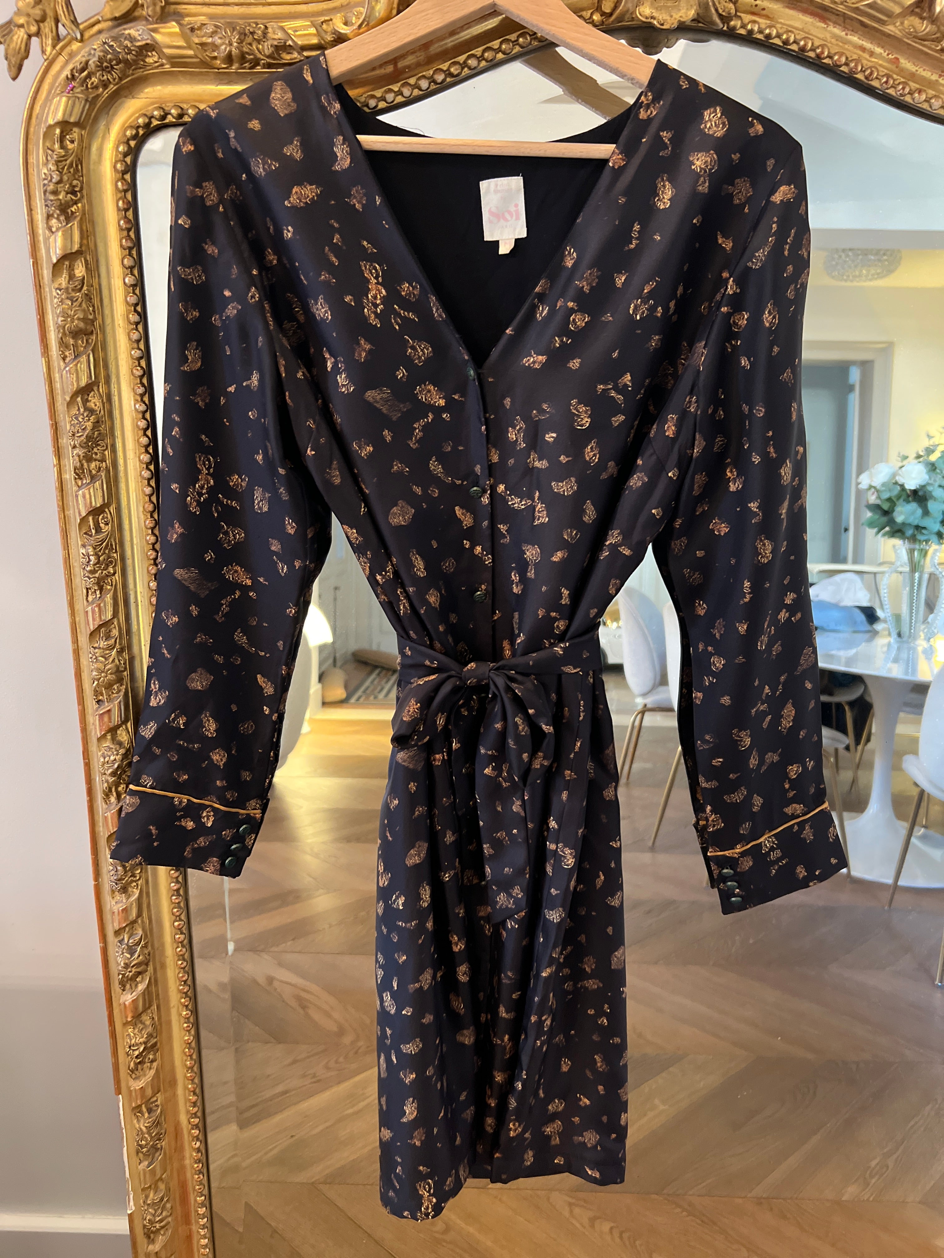 Soie Paris - Robe satinée en soie noire dorée