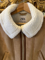 Charger l'image dans la galerie, Zara  - Veste sans manche moumoute
