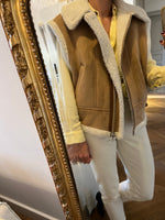 Charger l'image dans la galerie, Zara  - Veste sans manche moumoute
