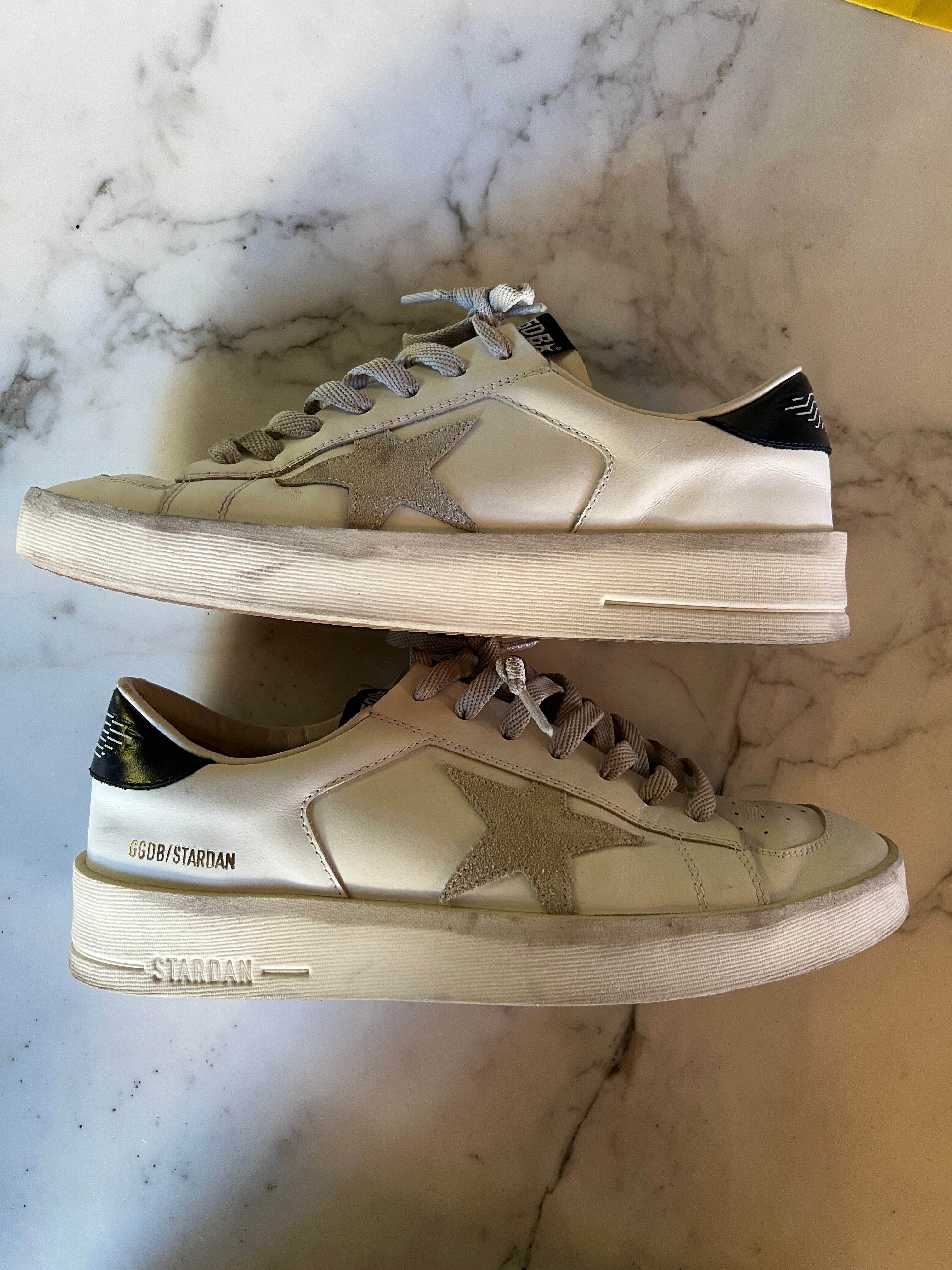 Baskets Golden Goose Stardan femme avec étoile en daim gris